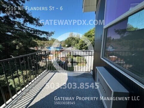 Building Photo - 2516 NE Flanders St