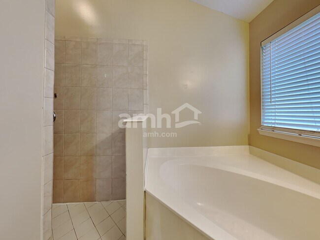 Building Photo - 3337 Horseshoe Trail Dr