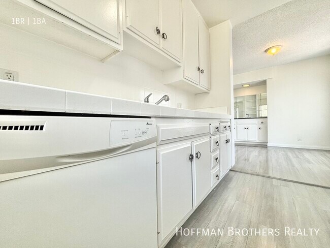 Building Photo - 319 S Clark Dr