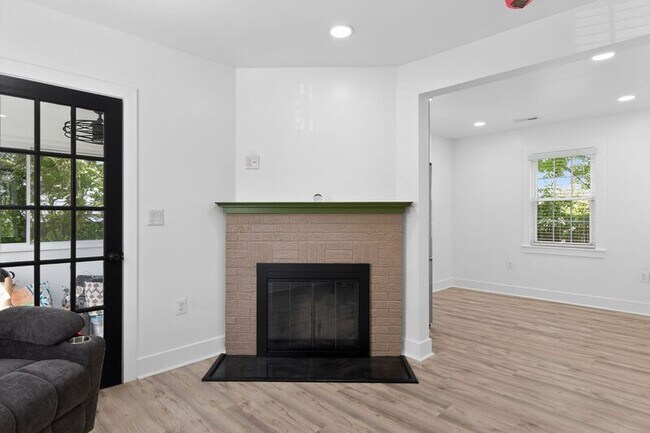 Building Photo - 2112 34th St SE