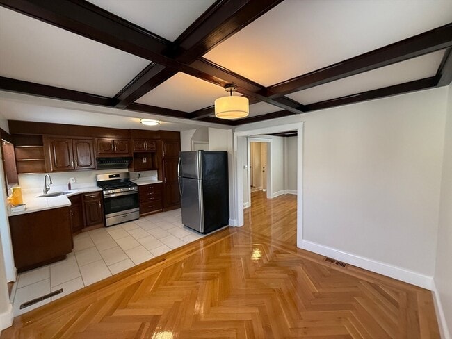 Building Photo - 34 Arnold St