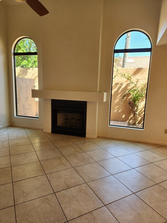 Living room - 5640 E Bell Rd
