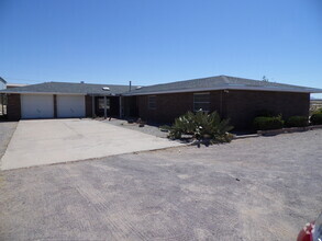 Building Photo - Large Brick Home with Mountain and City Vi...