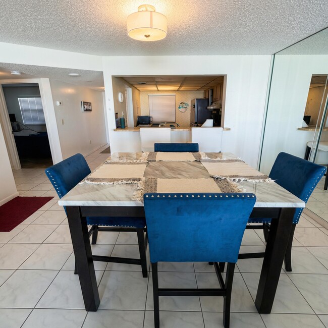 Building Photo - 4250 N Hwy A1A