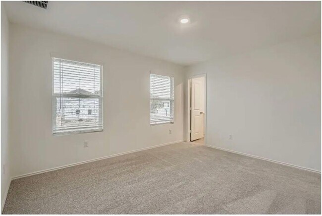 Building Photo - 321 Keefer