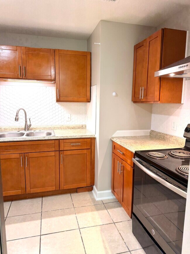 Building Photo - 407 N 29th St