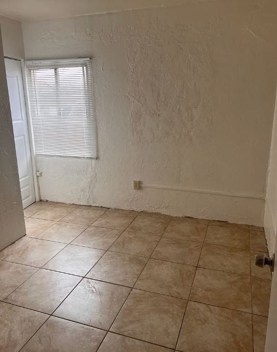 Building Photo - 204 E Palmdale St