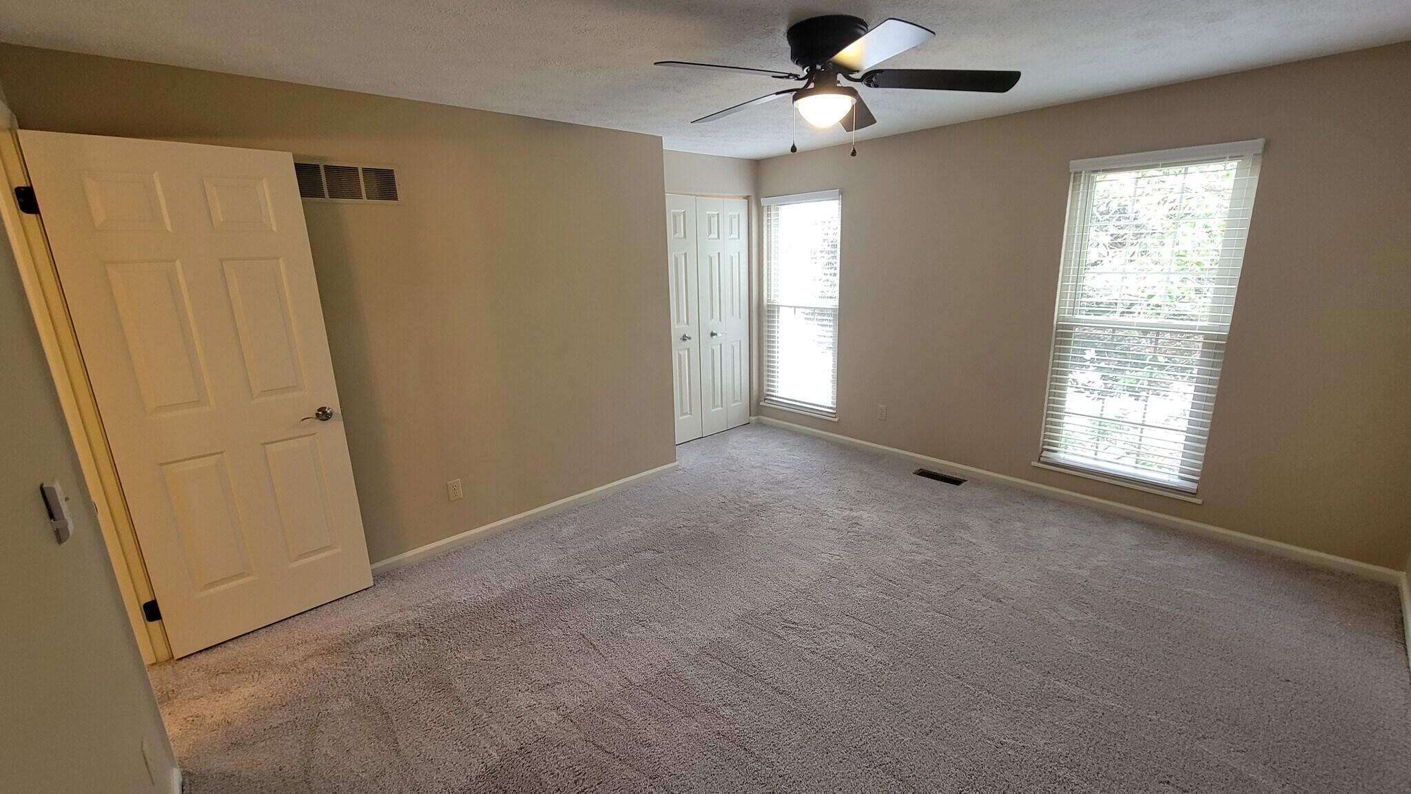 Building Photo - 6525 Blossomwood Cir NE