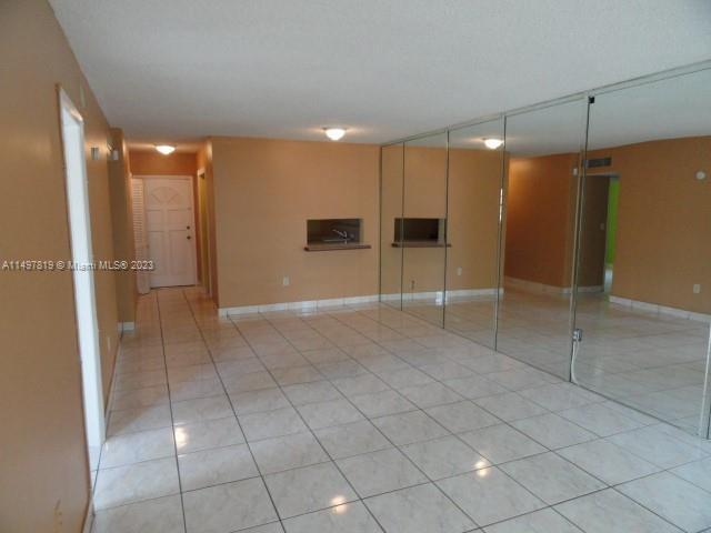 Building Photo - 120 Royal Palm Rd