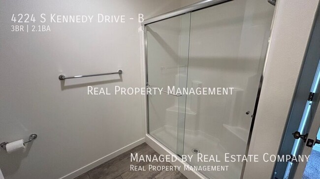 Building Photo - 4224 S Kennedy Dr