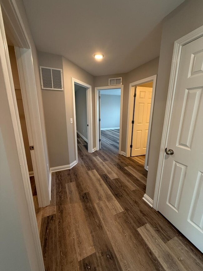 Building Photo - 121 Cammy Ct