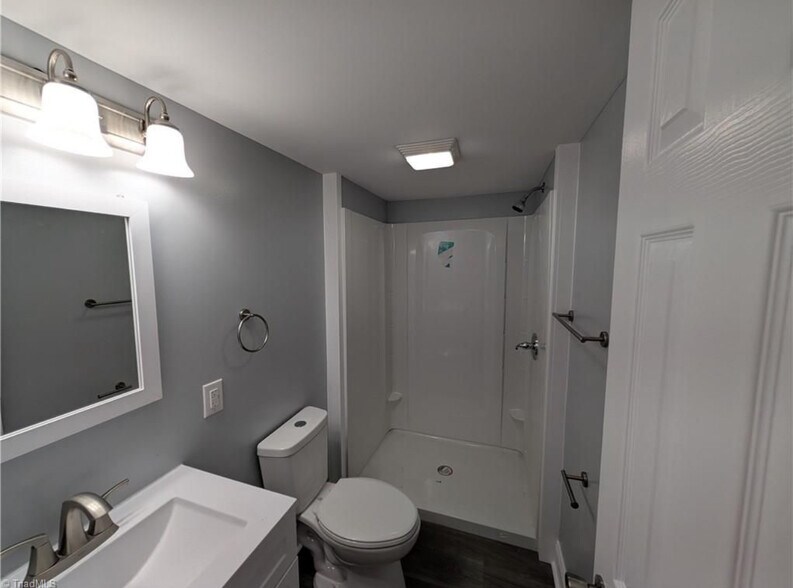 Building Photo - 344 Wilshire Dr