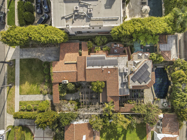 Building Photo - 707 N Bedford Dr
