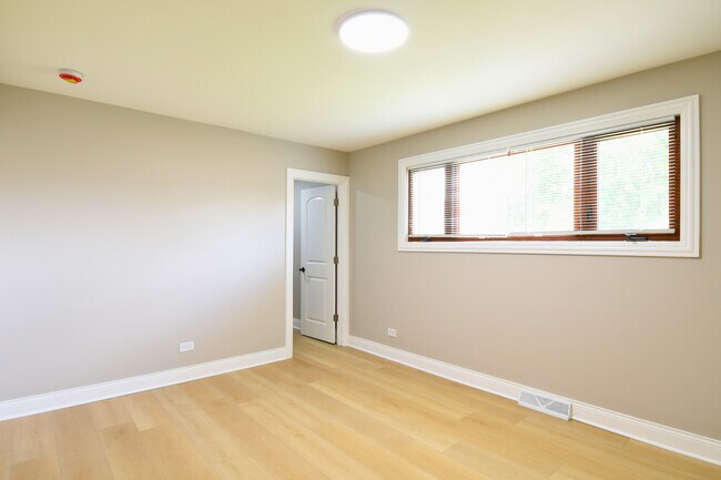 Building Photo - 515 N La Londe Ave