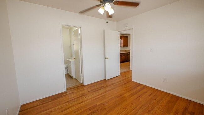 Building Photo - 2nd Floor 1 bedroom 1 bath apartment in PB - 1 CAR GARAGE