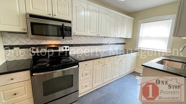 Building Photo - Charming 2-bedroom, 1-bath Duplex in Kansa...