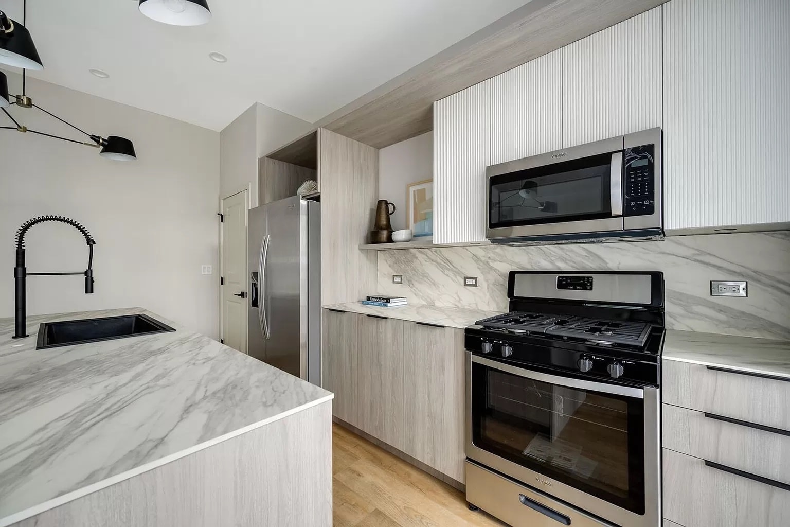 Building Photo - 4177 W Belmont Ave