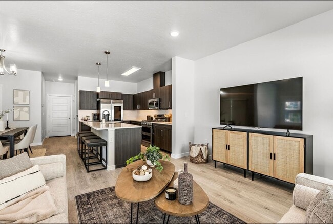 Building Photo - Boise 3 Bed 2.5 Bath 2 Car Garage Townhome AVAILABLE NOW!  $500 RENT CREDIT AT MOVE IN!