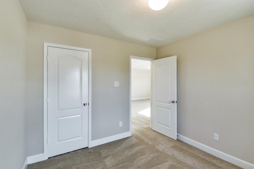 Building Photo - 10215 Alder Ridge Dr