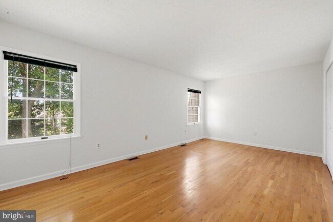 Building Photo - 504 Tudor Dr