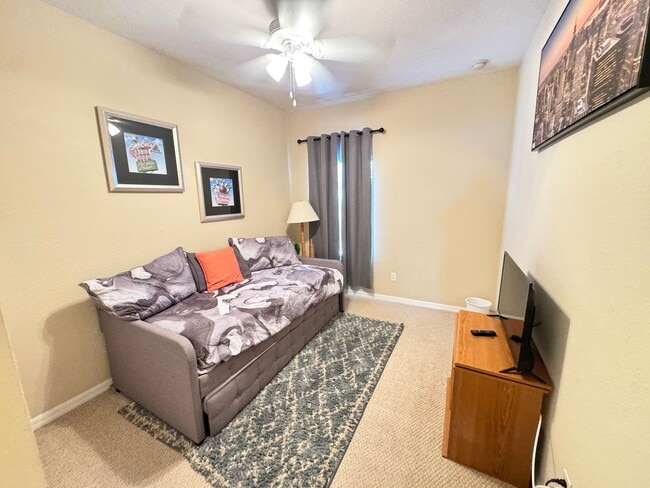 Building Photo - Fully Furnished 5-Bed End-Unit Townhome with Hot Tub in Gated Coral Cay! WASHER & DRYER INCLUDED!