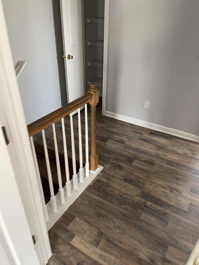 stair landing and linen closet - 330 Mcpherson St