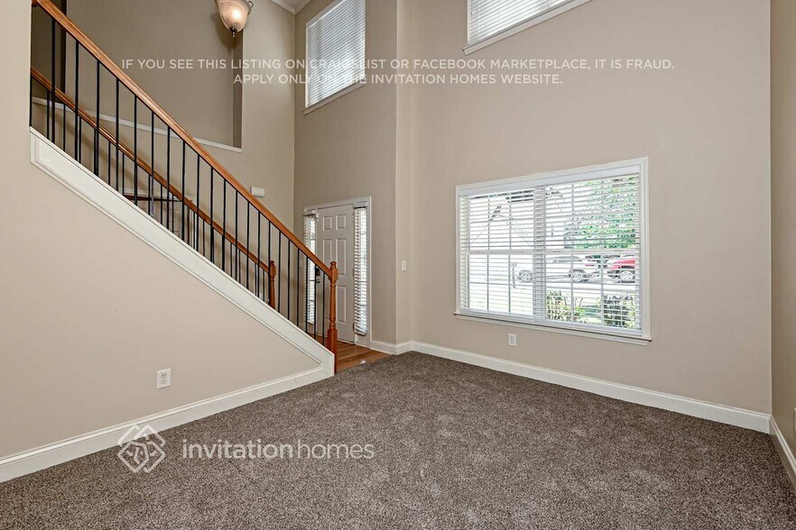 Building Photo - 909 Lakeside Ct