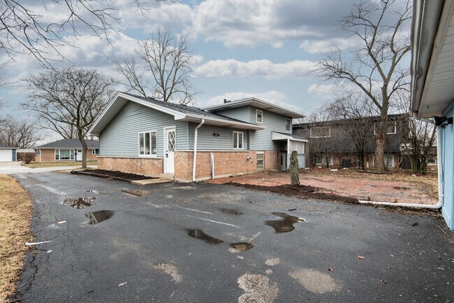 Building Photo - 106 Well St