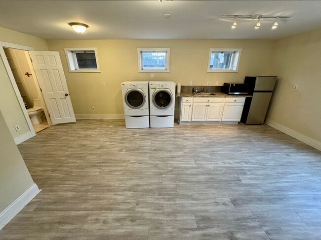 Building Photo - One-Bedroom, One-bath Basement Apartment in Sought-After Community of Aquia Harbour