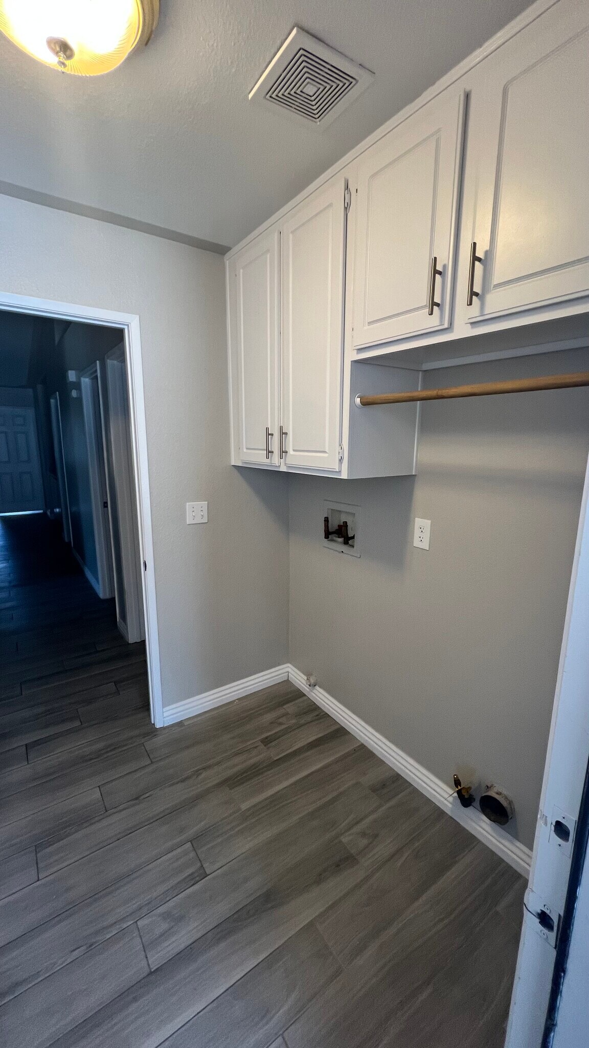 Laundry Area - 9083 Powell Ave