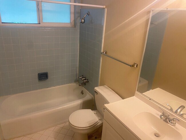 Building Photo - 3113 Erskine Dr