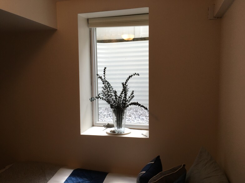 Oversized Window - 61 Pennichuck St