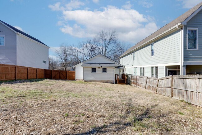 Building Photo - 2412 Chapel Ave
