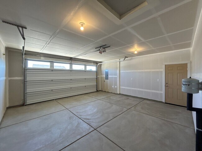 Building Photo - Brand New 3 Bedroom / 2 Bathroom Home in NW Redmond