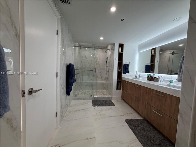 Building Photo - 20191 E Country Club Dr