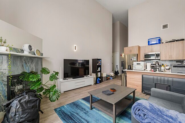 Building Photo - 212 70th St