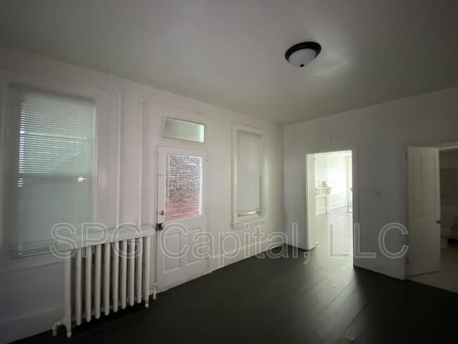 Building Photo - 839 E Market St