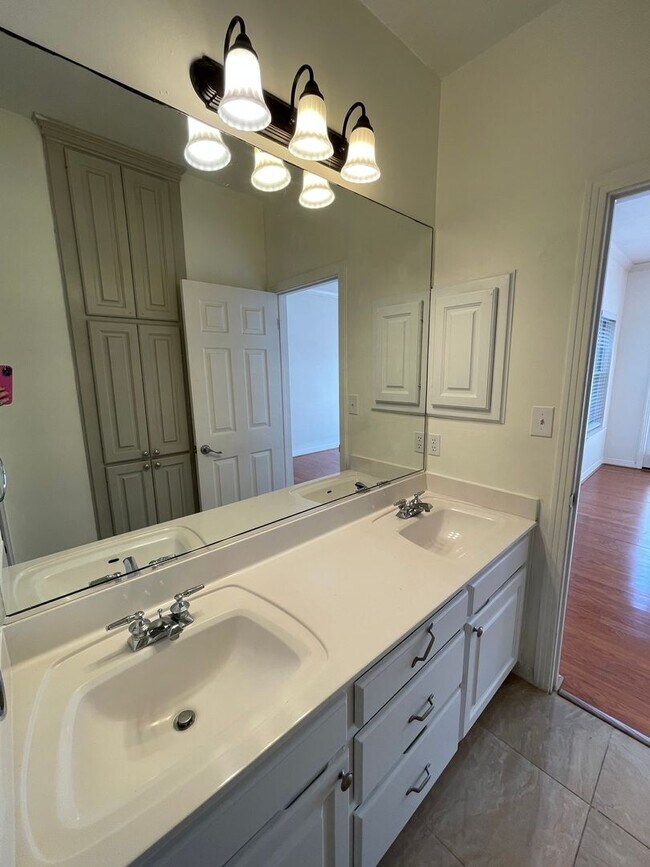 Building Photo - GORGEOUS VIEWS OF LAKE TRAVIS AT HUDSON BEND