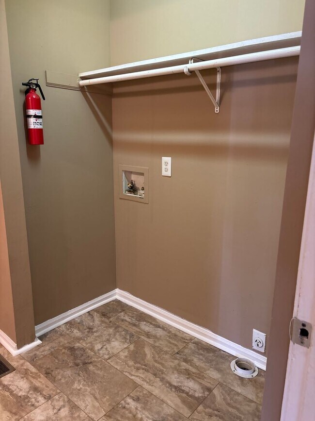 Building Photo - 3 Bedroom Convenient to A&T and Downtown Greensboro!