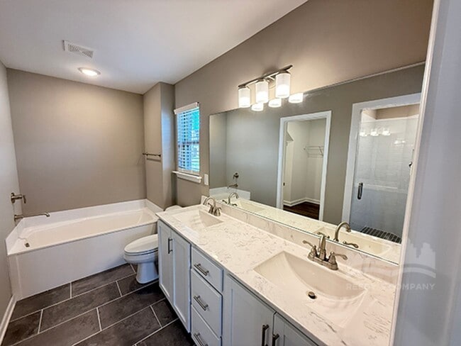 Building Photo - Welcome to this spacious 4 bedroom, 3 bath...