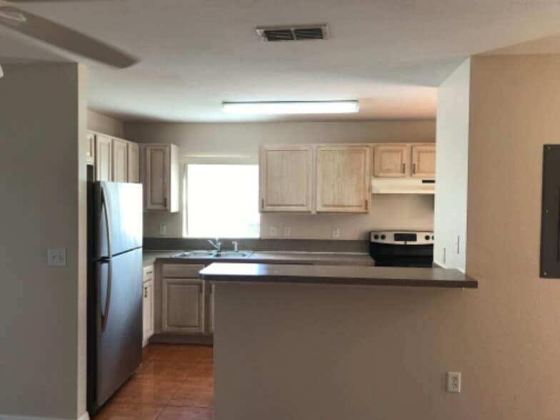 Building Photo - 622 Lemon St