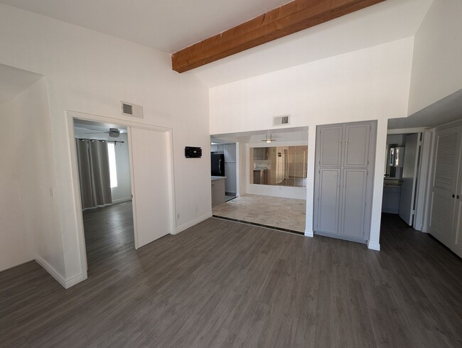 Building Photo - 2 Bedroom Condo Unit in the Papago Park Vi...