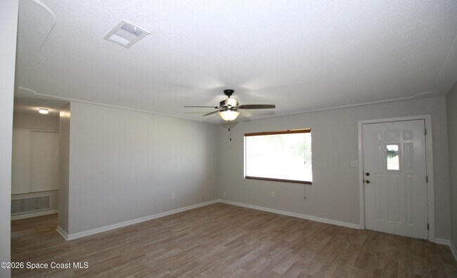 Building Photo - 75 Rivercliff Ln