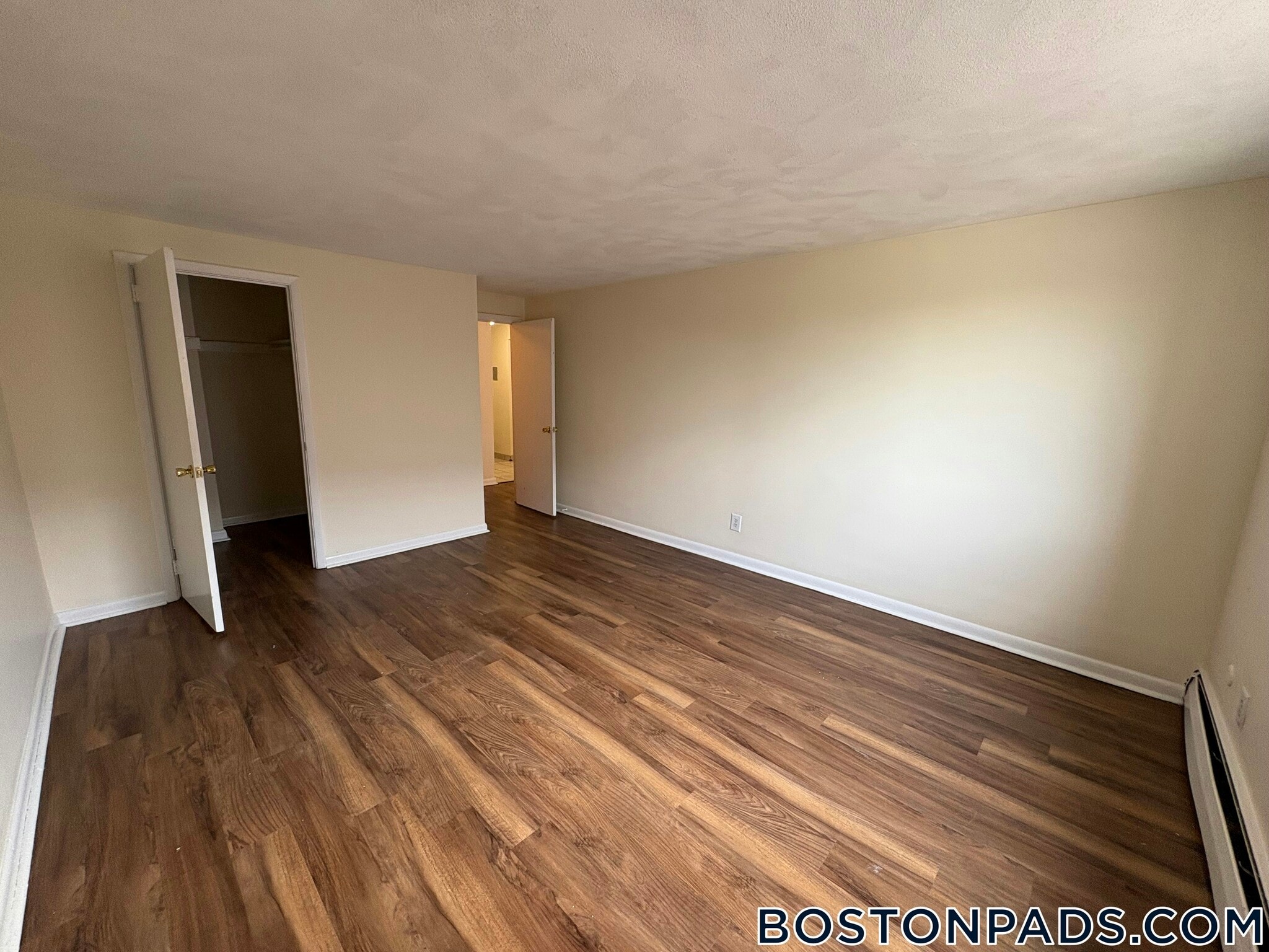 Building Photo - 16 Whites Ave