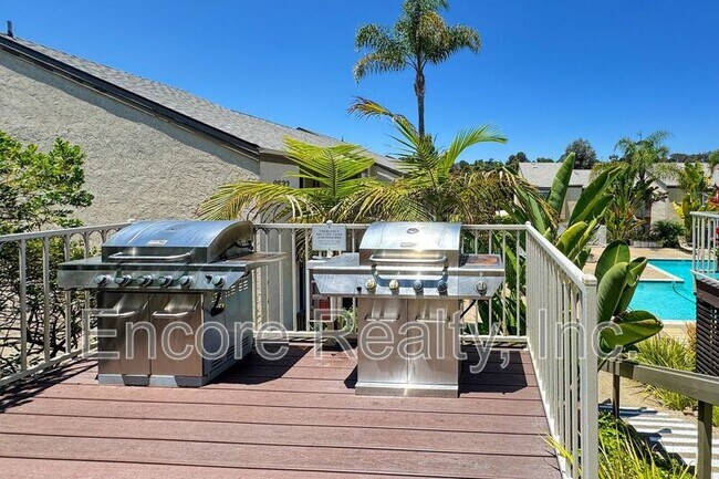 Building Photo - 8545 Villa La Jolla Dr