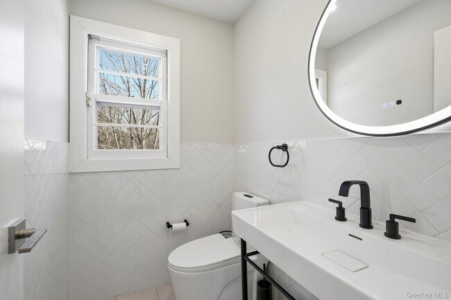 Building Photo - 7 Rural Dr