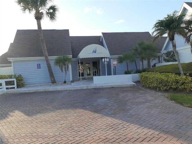 Building Photo - 455 Alt 19