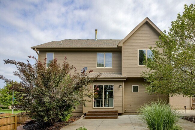 Building Photo - Must See West Omaha 5 Bedroom!!