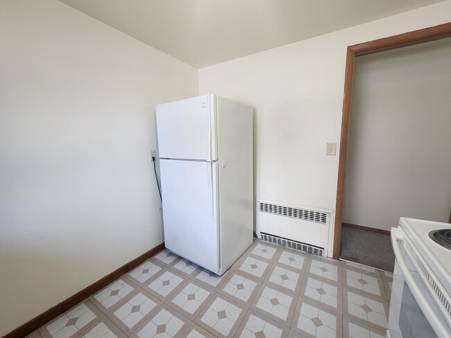 Building Photo - Cozy 1 Bedroom Lower Apartment Near Downto...