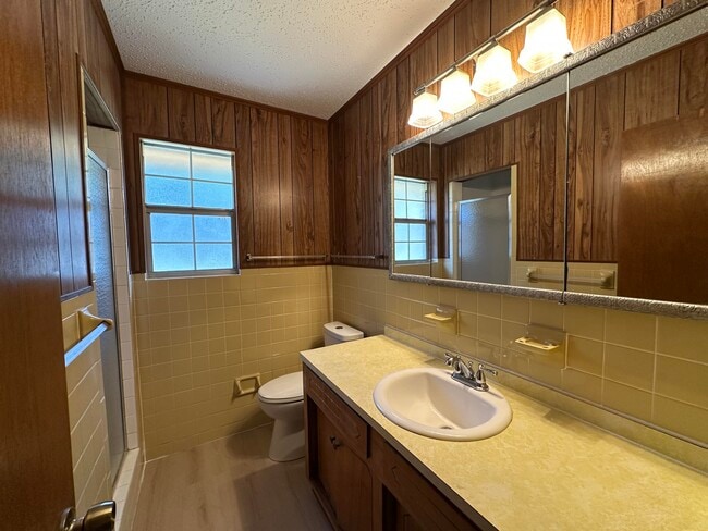 Building Photo - 697 Green St